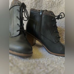 Black White Mountain Heeled Boots